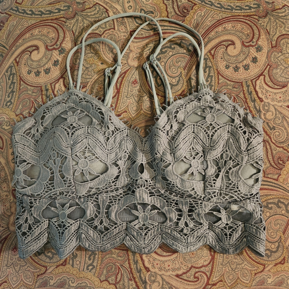 Elegant Lace Bralette in Gray